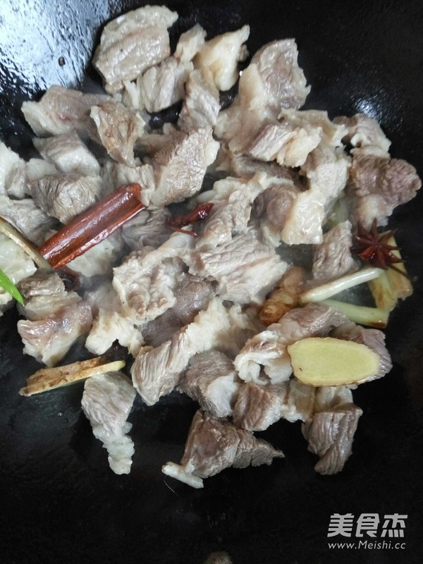 酸汤牛腩的做法