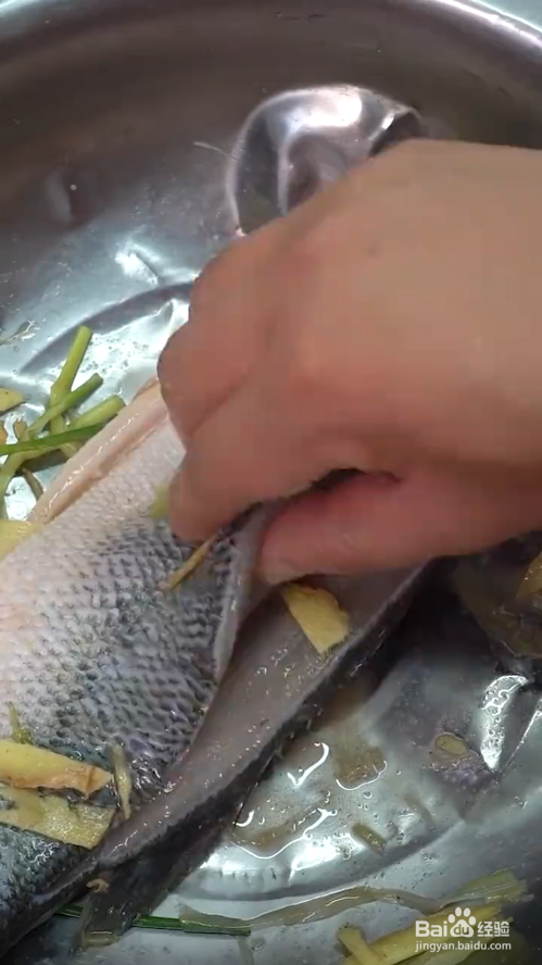 如何制作家常菜清蒸鲈鱼