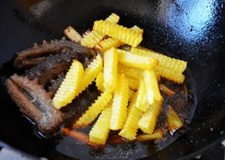 金葱土豆烧海参