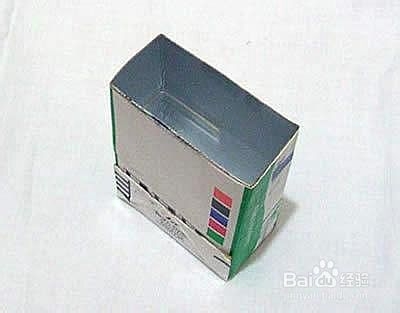 简易牛奶盒变笔筒