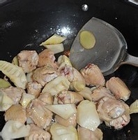 春笋三杯鸡的家常做法