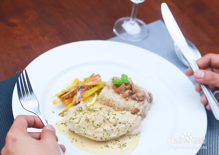 西餐中,如何使用刀叉(欧式、美式两种教程)