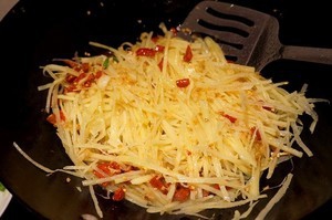 酸辣土豆丝怎么做好吃-不用再愁不辣不酸了