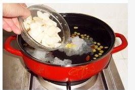 冬季的“暖气燥”不得不防---荸荠玉米银耳羹