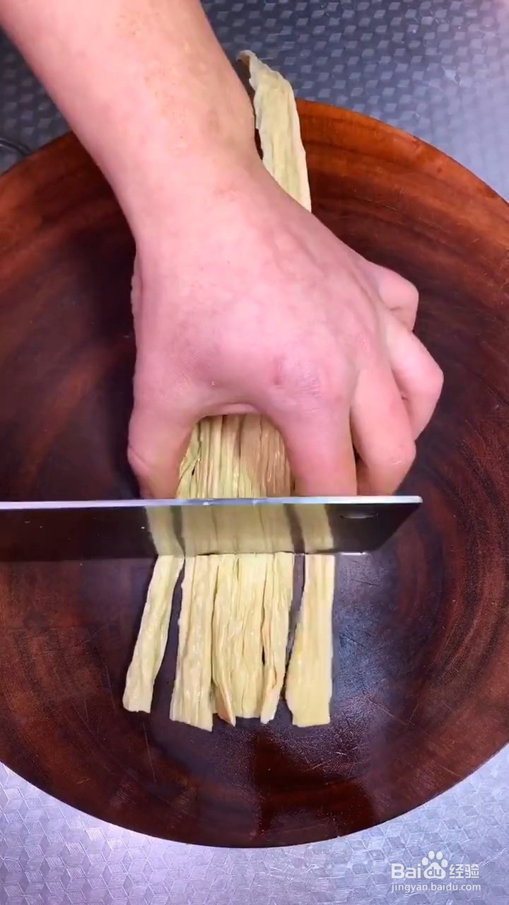 如何制作辣炒腐竹？