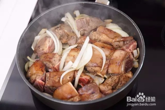 九段香黑椒猪手的做法