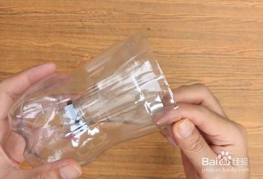 如何用废旧塑料瓶制作花盆