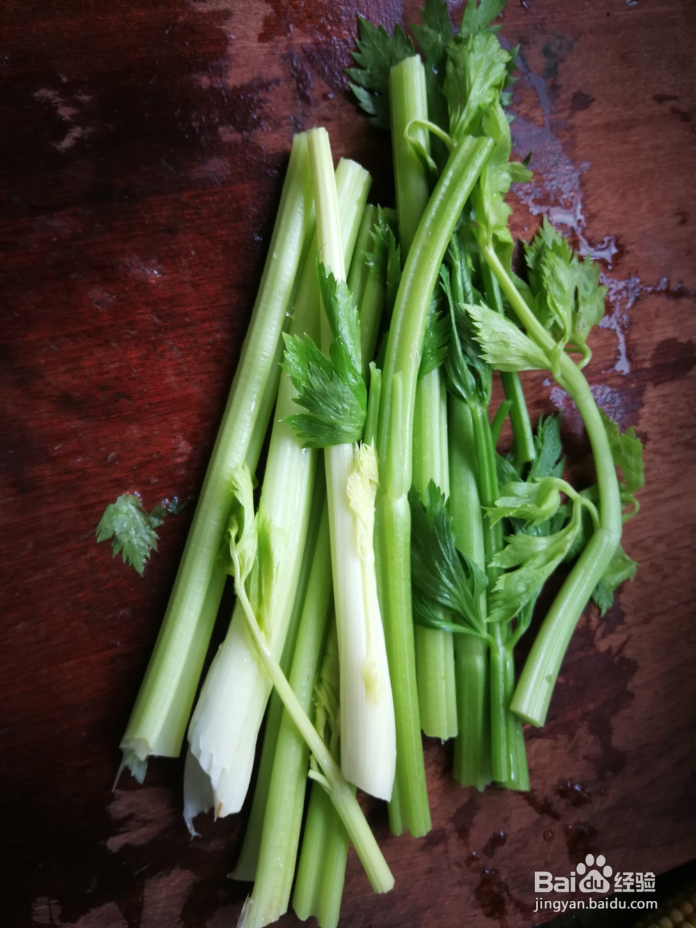 一个人的美食芹菜拌鸡胗