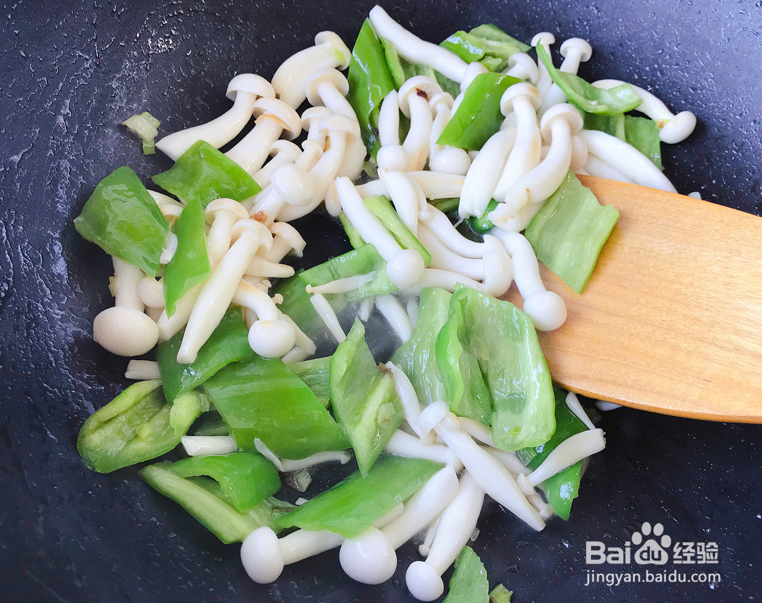 白玉菇炒鸡蛋的做法