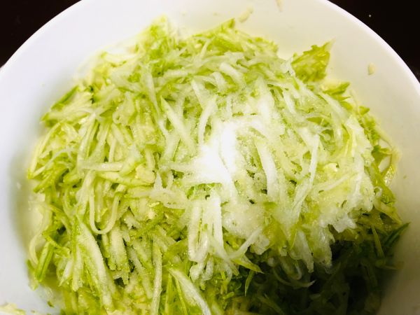 西葫芦鸡蛋馅饼