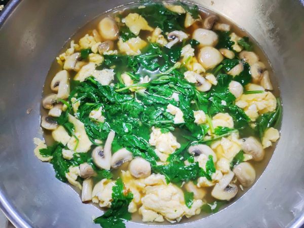 菊花脑蘑菇鸡蛋汤