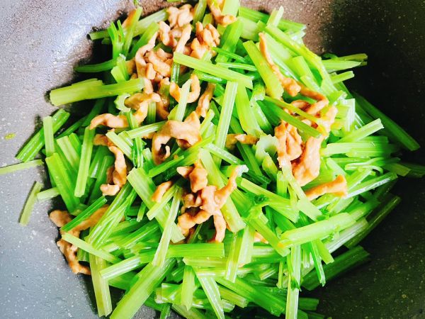 家常菜食芹减一点