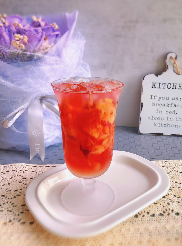 蔓越莓菠萝气泡饮