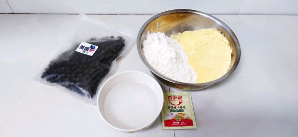 蓝莓玉米面发糕