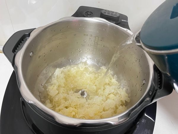 雪梨冰糖银耳汤