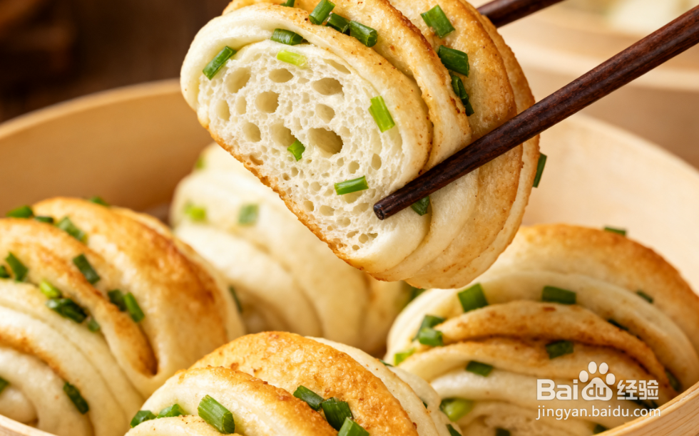 葱油花卷的做法：蓬松暄软，葱香十足，新手也会