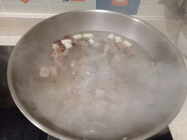 清炖牛肉白萝卜汤