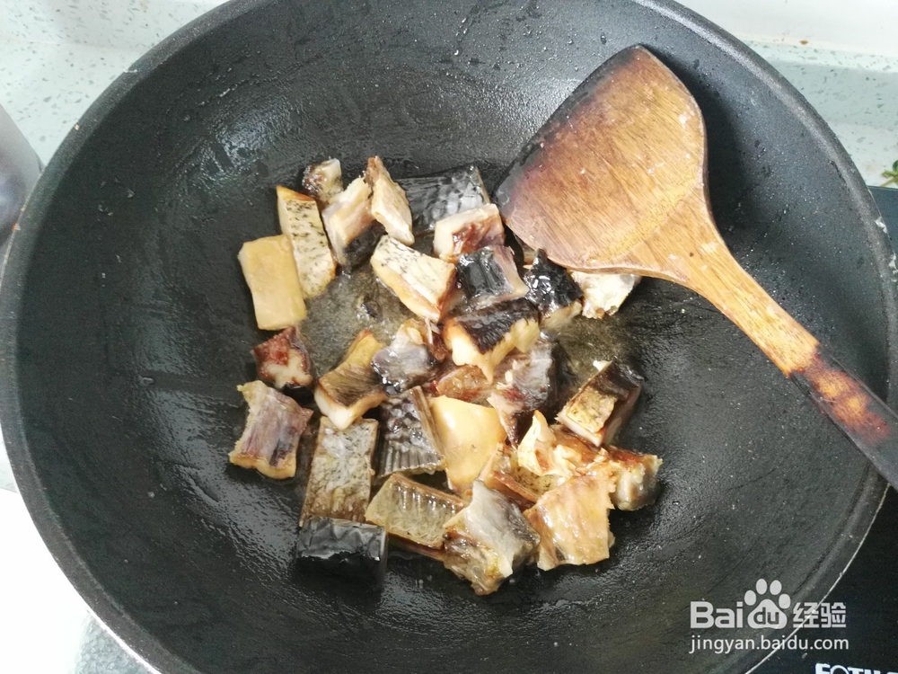 如何烧好吃的红烧腌鱼块？