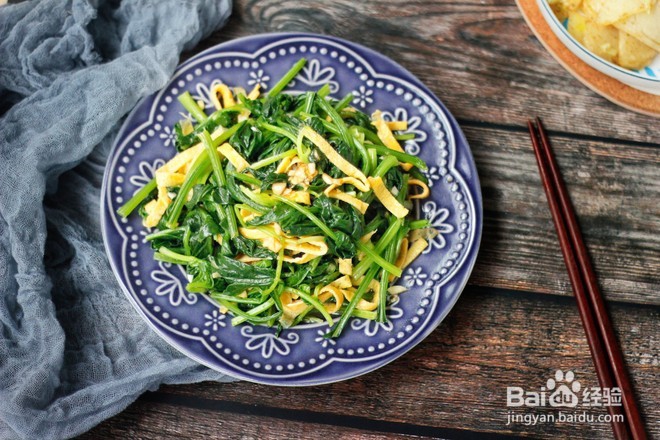 家常菠菜拌蛋丝的做法