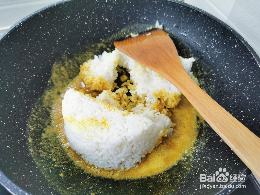 怎么做三文鱼什锦咖喱炒饭？