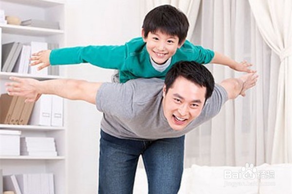 单亲家庭孩子在青春期比较沉默怎么办