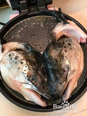 香煎三文鱼头【家庭版做法如下】