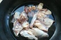 怎么做一道美味的虫草花萝卜老鸭汤？