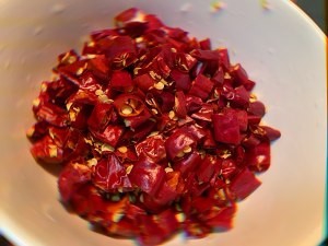 辣子鸡胸肉制作