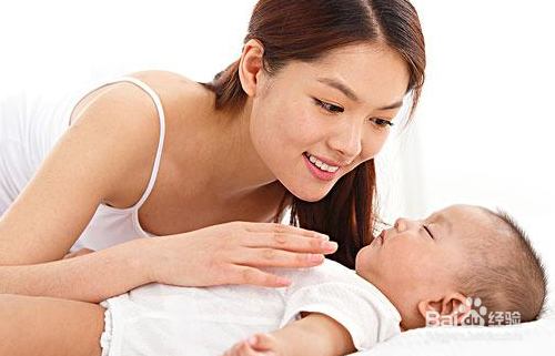 怎么才能让宝宝爱上奶瓶