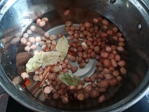 健康养生佳品芹菜胡萝卜拌花生米的做法
