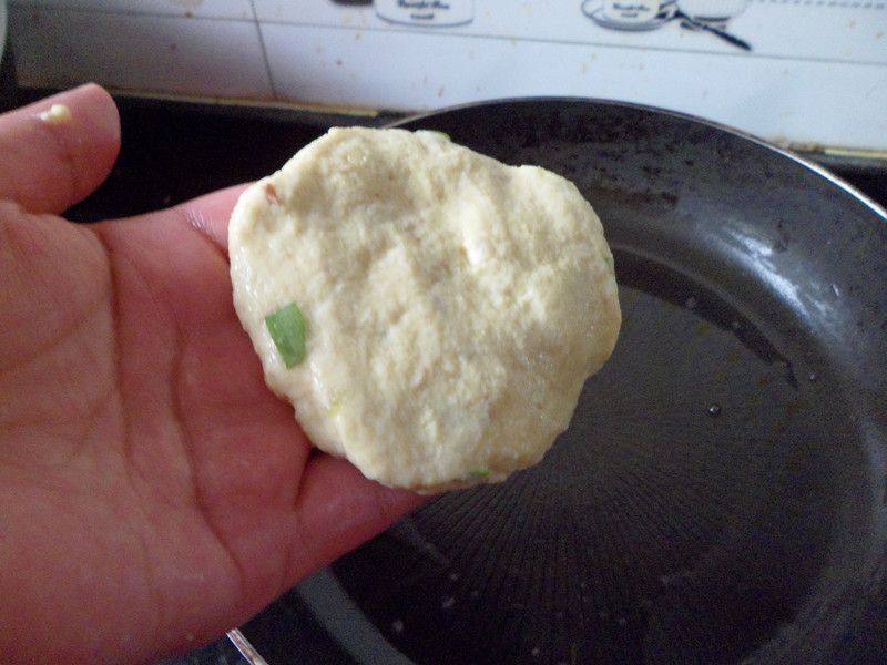 回忆童年时的味道——葱花豆渣饼