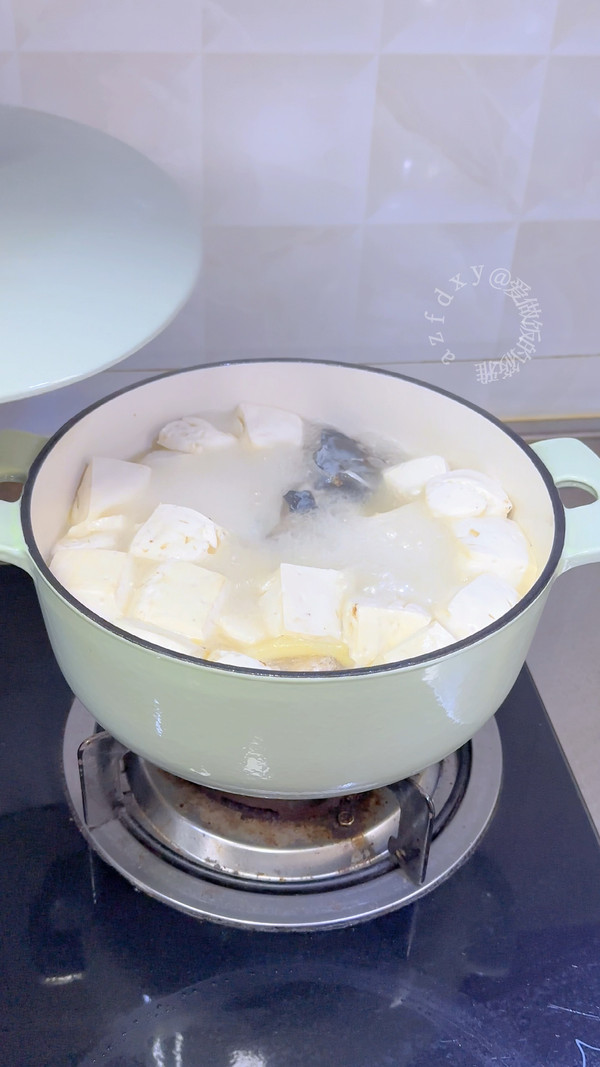 鱼头豆腐汤汤鲜味美