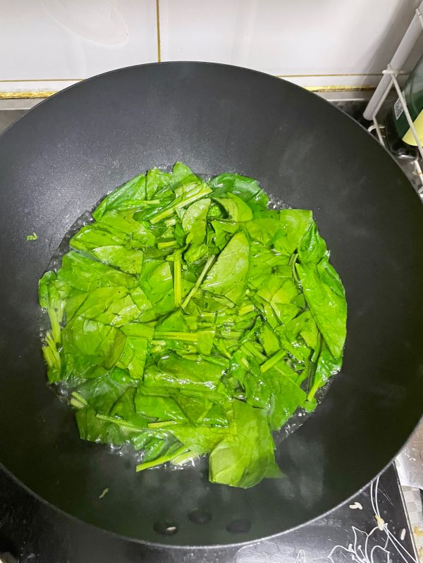 家常菠菜炒鸡蛋