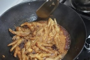 香辣红烧鸡爪的美味做法