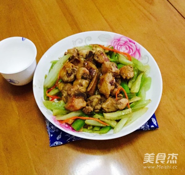 香芹鸡肉的做法