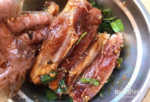 蒜香手抓骨是如何做的？家常教程烤箱版