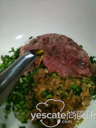 让人赞不绝口的韭菜榨菜鲅鱼水饺