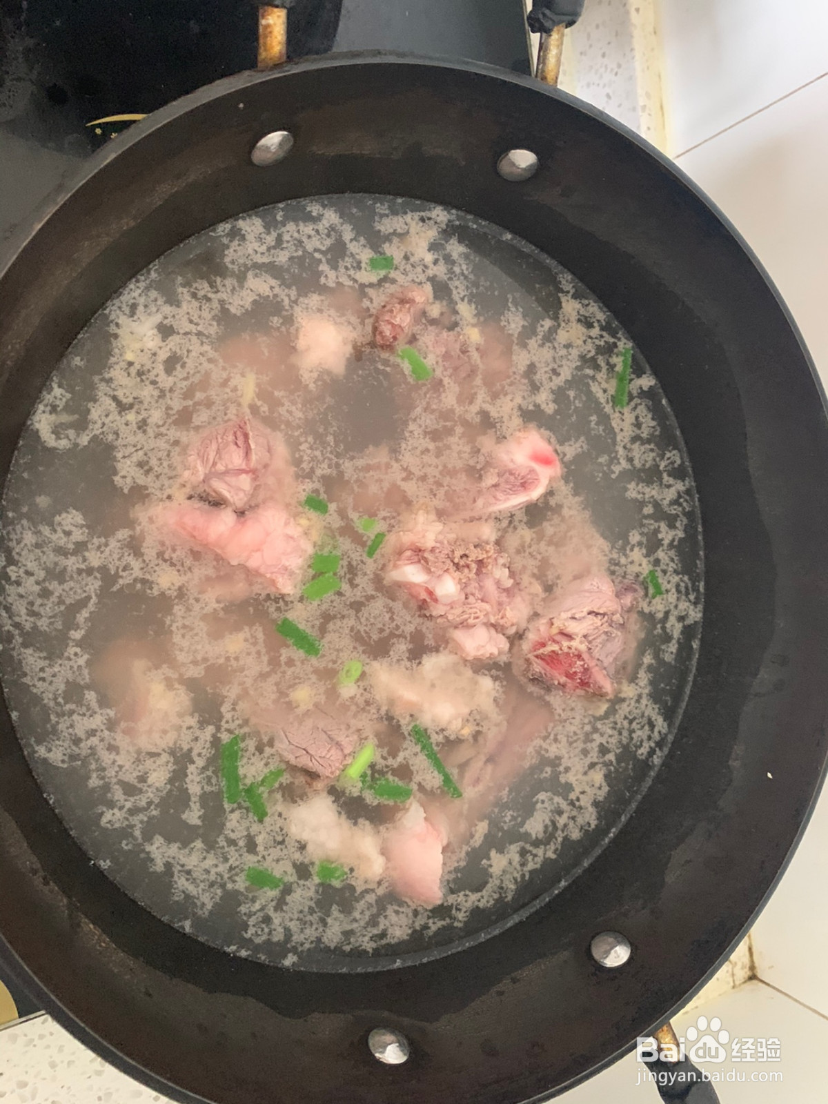 猪骨头烩酸菜的做法