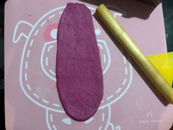 火龙果松软粉吐司