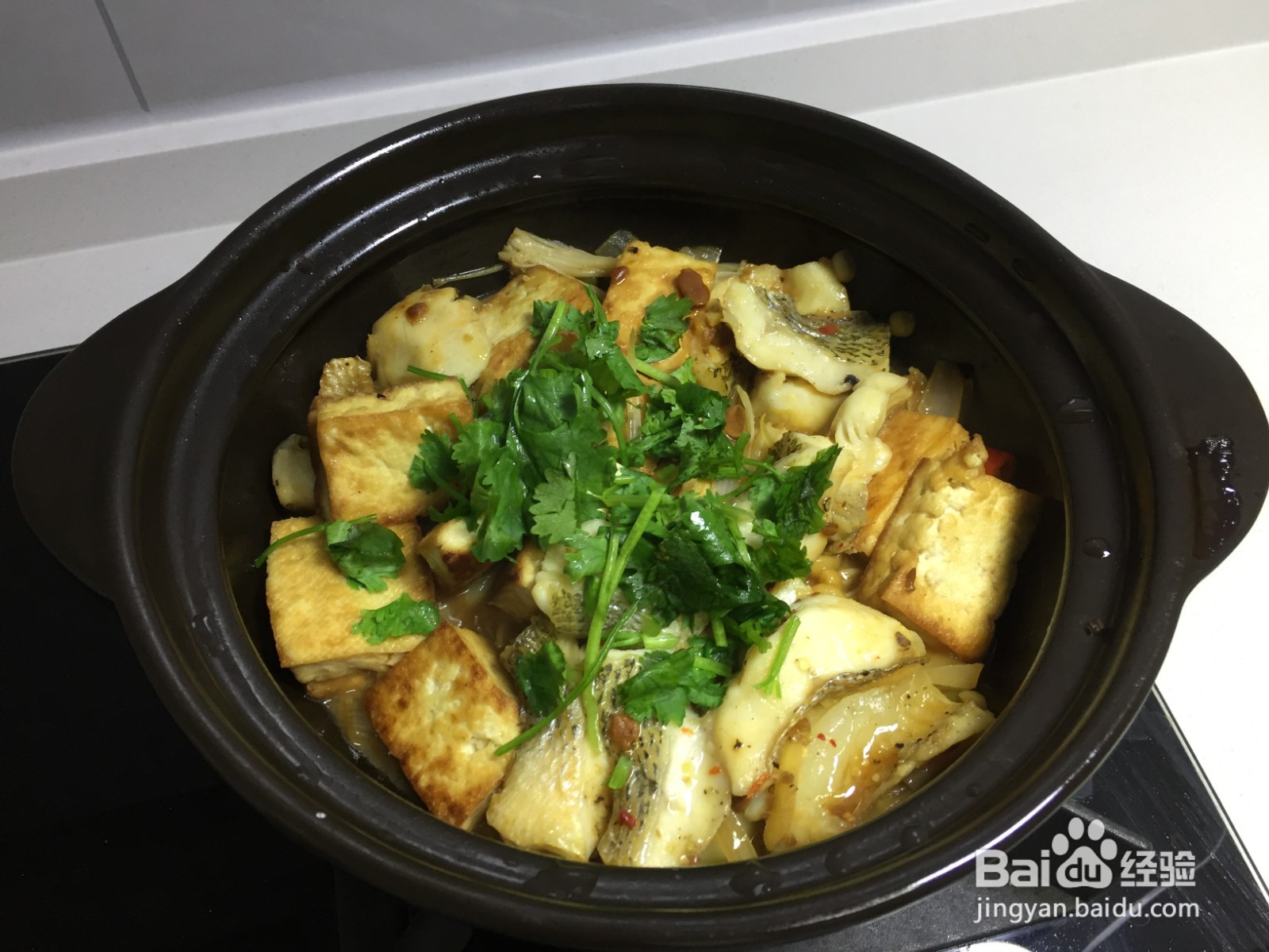 金针菇鲈鱼豆腐煲