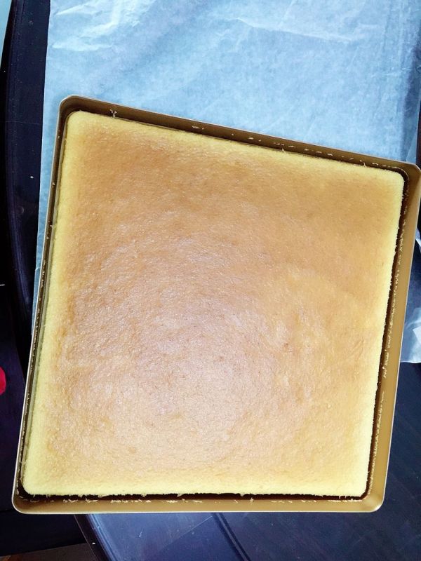 草莓奶油蛋糕卷