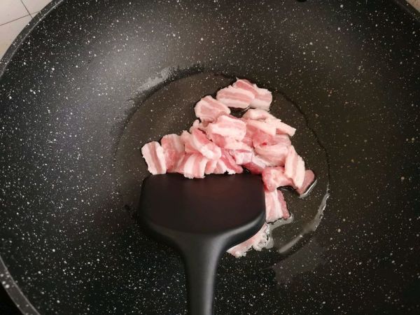 五花肉炒土豆片