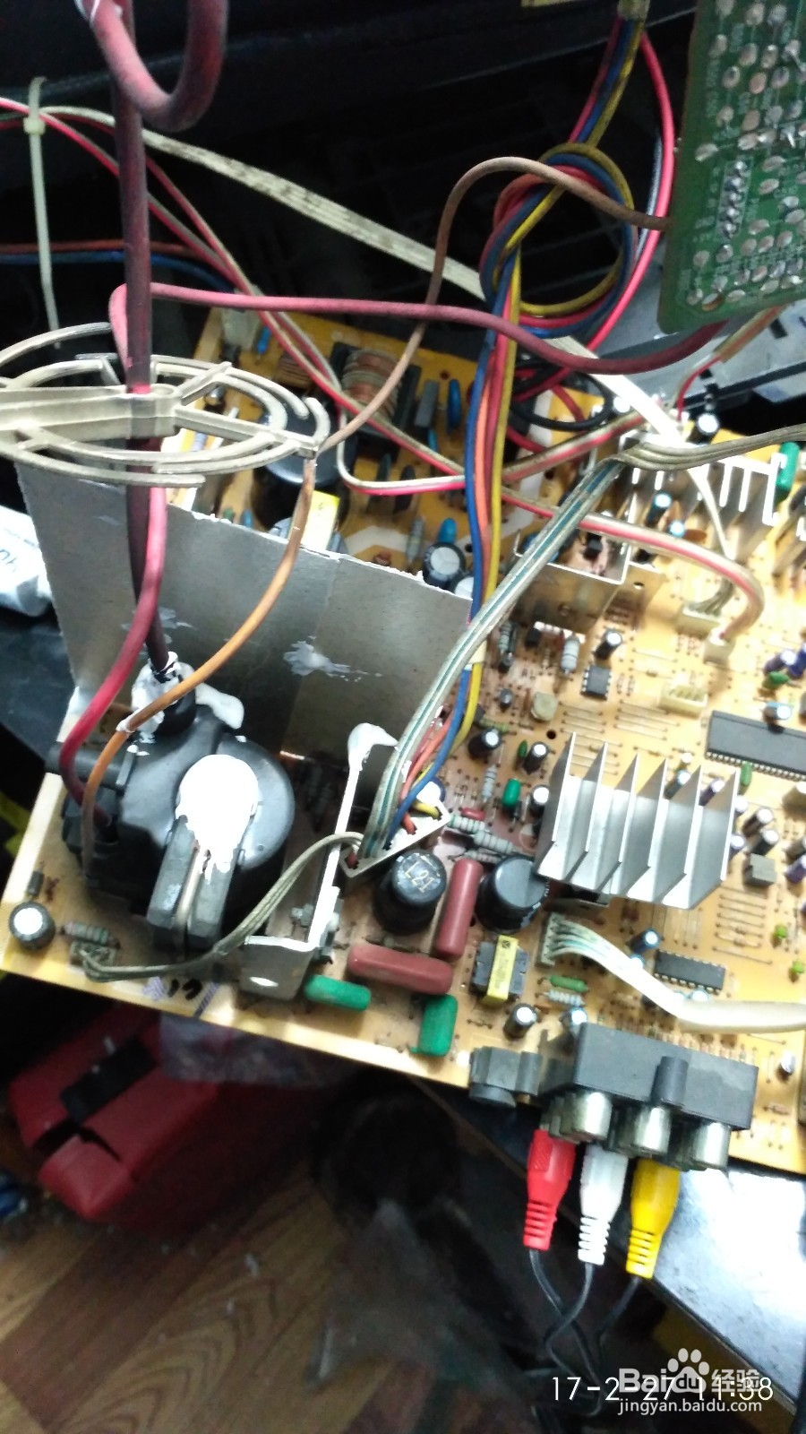 TCL电视机不通电频繁烧保险与电源模块维修经验