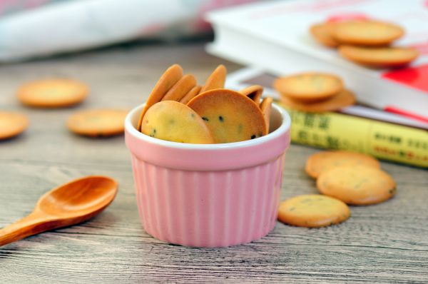 黑芝麻鸡蛋瓦片饼干