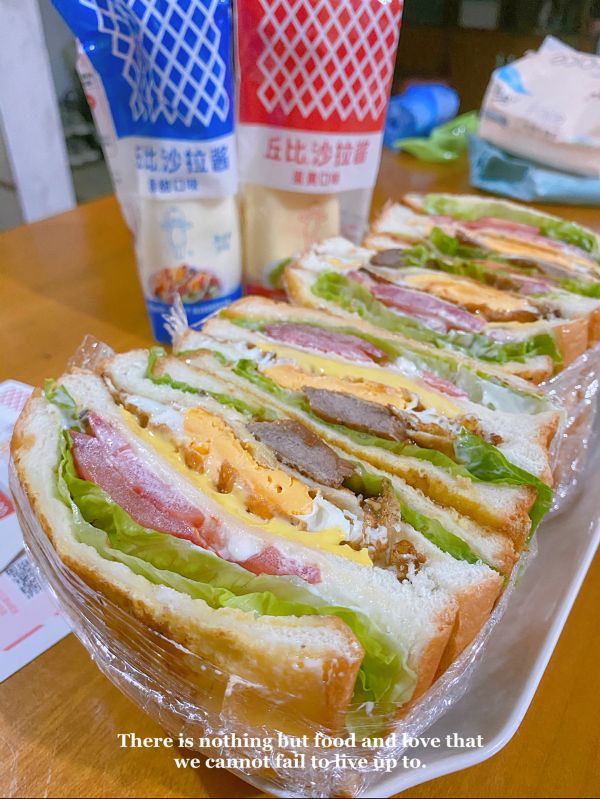 嫩牛肉火腿三明治