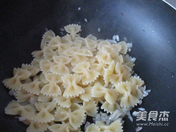 青酱意面的做法