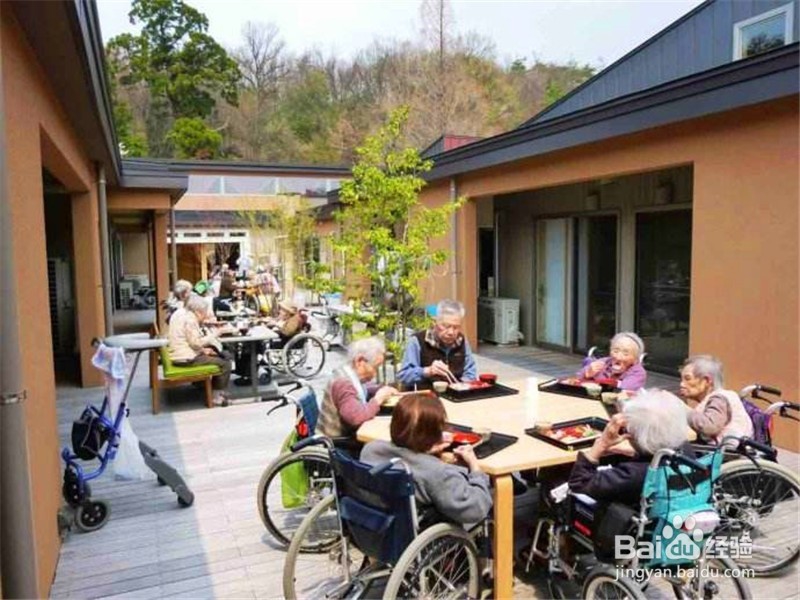 学生如何给老人做公益送礼品