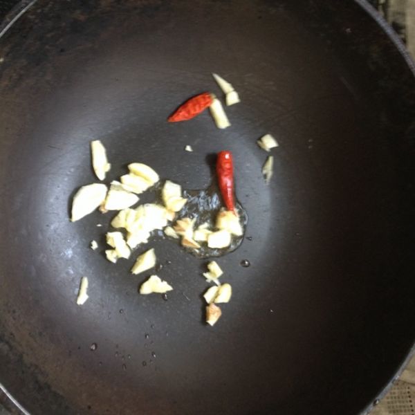 辣味蒜香吞拿鱼面