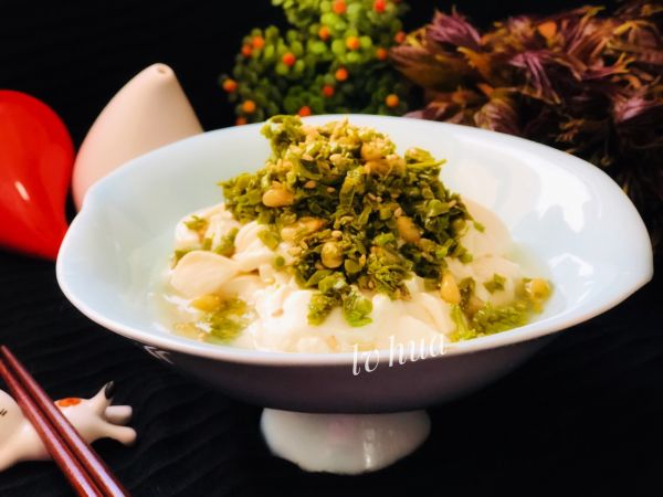 凉拌香椿松子豆腐