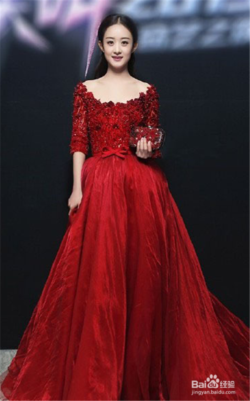 看看美女怎么搭配衣服